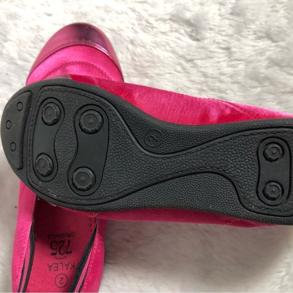 Girls Pink Shoes. Size 2. - Picture 2 of 4